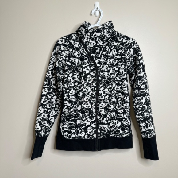 Lululemon Cozy Cuddle up Jacket - Picture 3 of 8